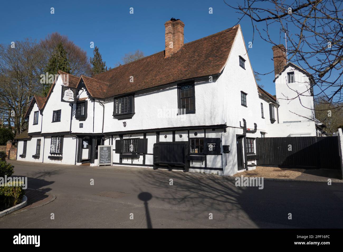 Ye Olde Bell pub en la High Street, Hurley, Berkshire, Inglaterra, Reino Unido, Europa Foto de stock