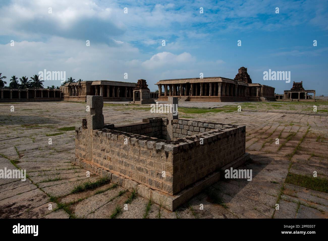 Templo Pattabhirama en Hampi dedicado al Señor Ram. Hampi, la capital del antiguo Imperio Vijayanagara, es Patrimonio de la Humanidad de la UNESCO. Foto de stock