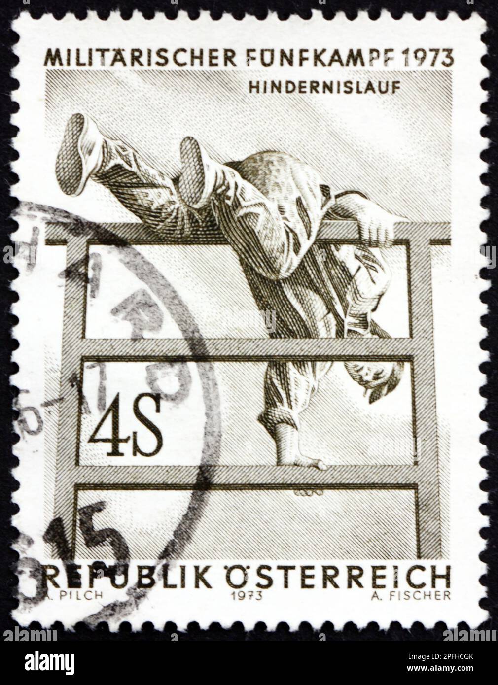 AUSTRIA - CIRCA 1973: Un sello impreso en Alemania muestra obstáculos, 23rd Campeonato Internacional de Pentatlón Militar, Wiener Neustadt, circa 1973 Foto de stock