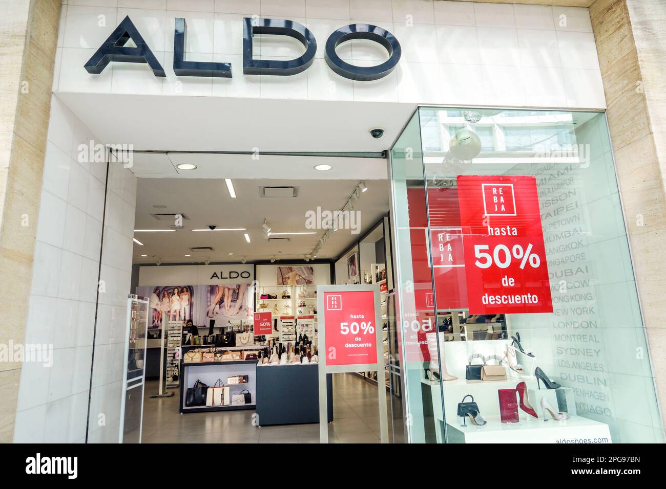 Zapatos aldo fotografías e imágenes de alta resolución - Alamy