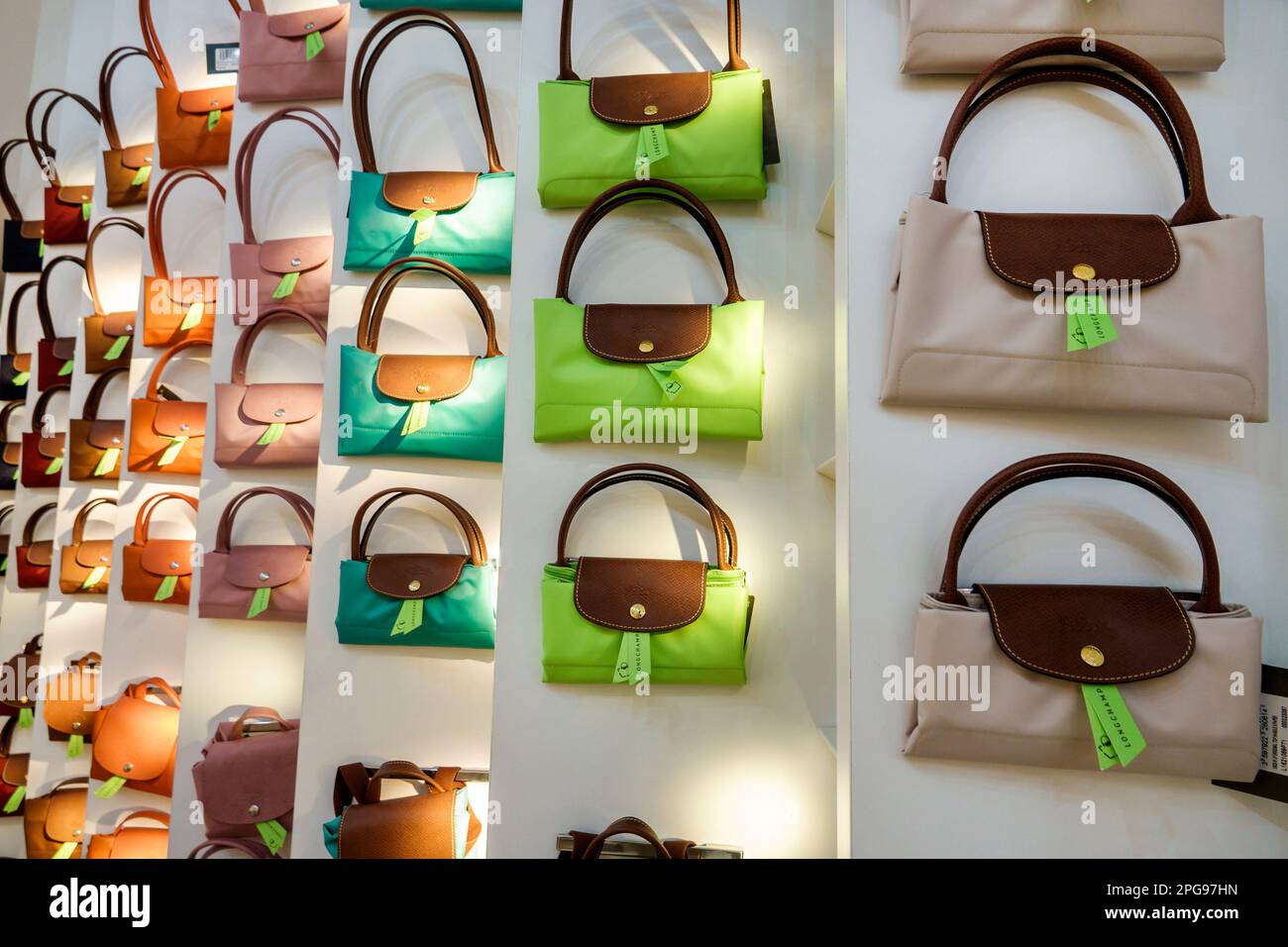 Ciudad de México, Polanco Antara, centro comercial de lujo al aire libre, marca de lujo Longchamp, bolsas de Le Pliage, interior interior interior, tiendas de la tienda Foto de stock