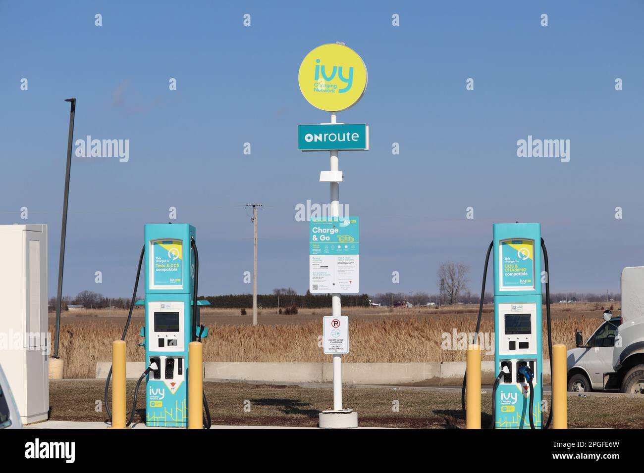 Tilbury, Ontario, Canadá Marzo 1 2023 Estación de carga de coches eléctricos Ivy en el área de
