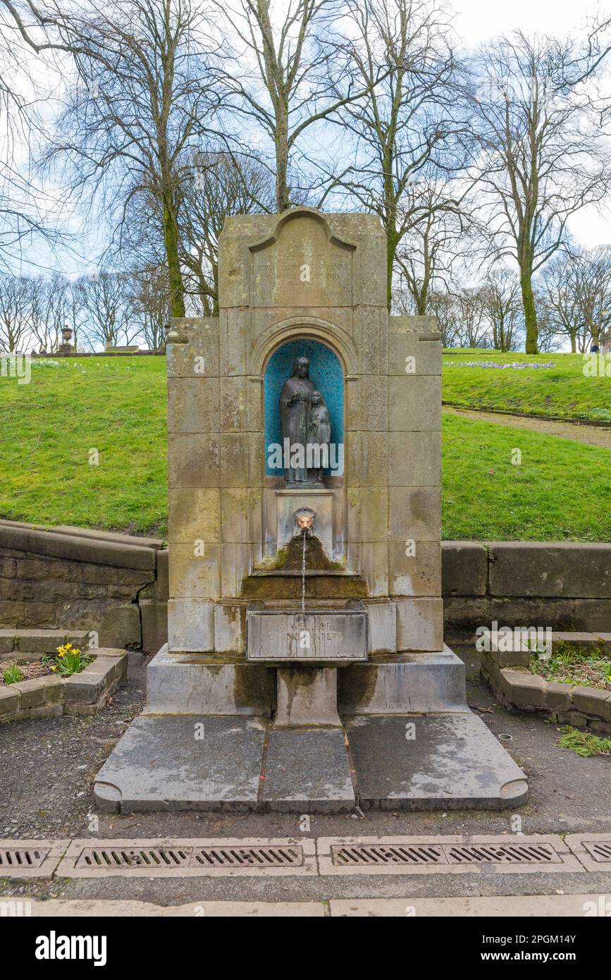 Fuente pública de St Ann en la ciudad de Peak District de Buxton, Derbyshire Foto de stock