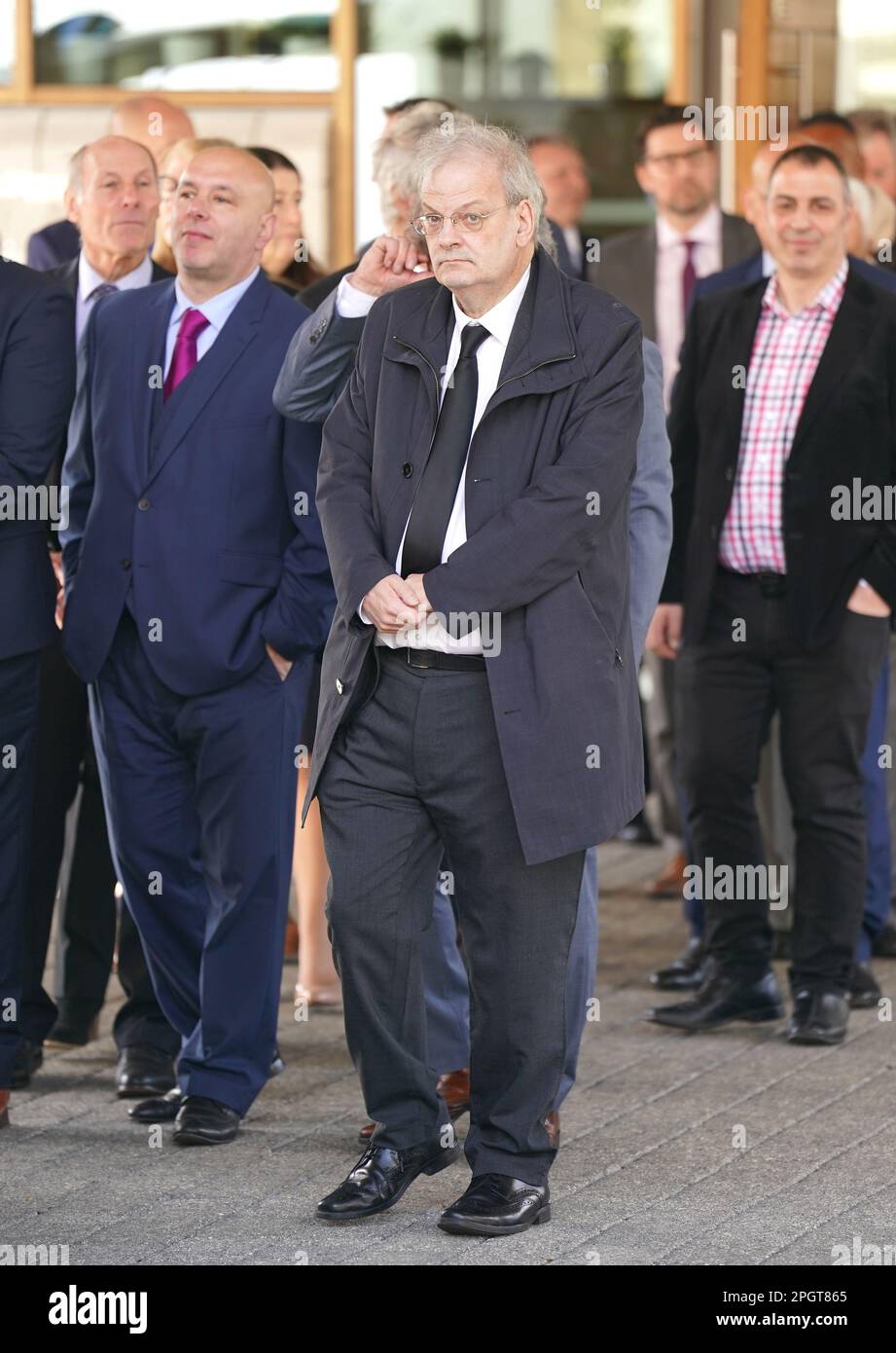 Angus Loughran antes de un funeral para el comentarista deportivo John