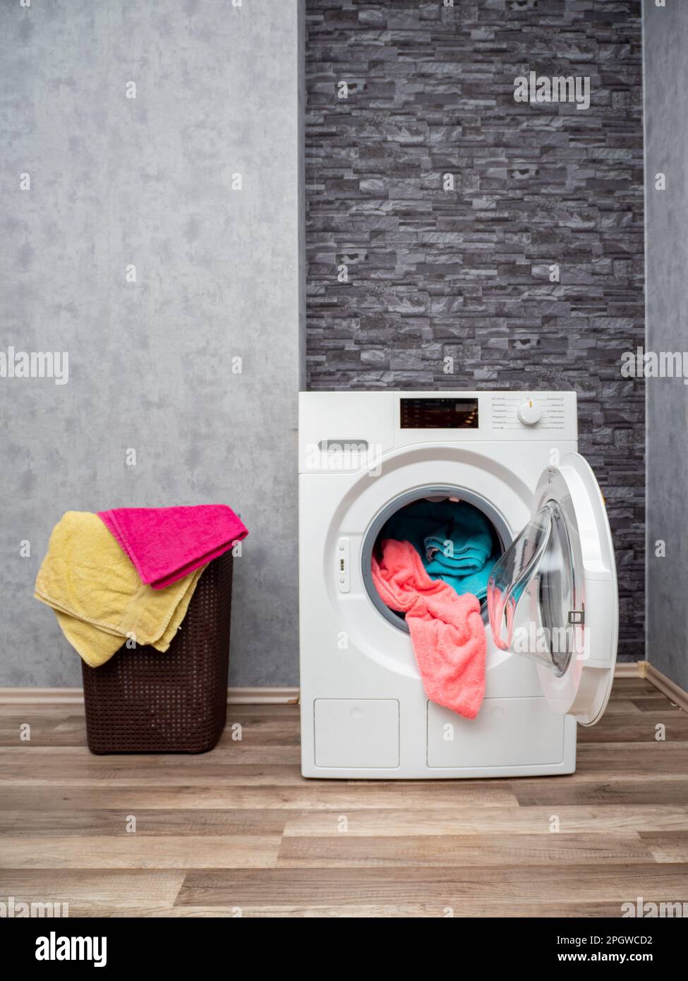 Lavadora interior lavadero interior fotografías e imágenes de alta  resolución - Página 7 - Alamy