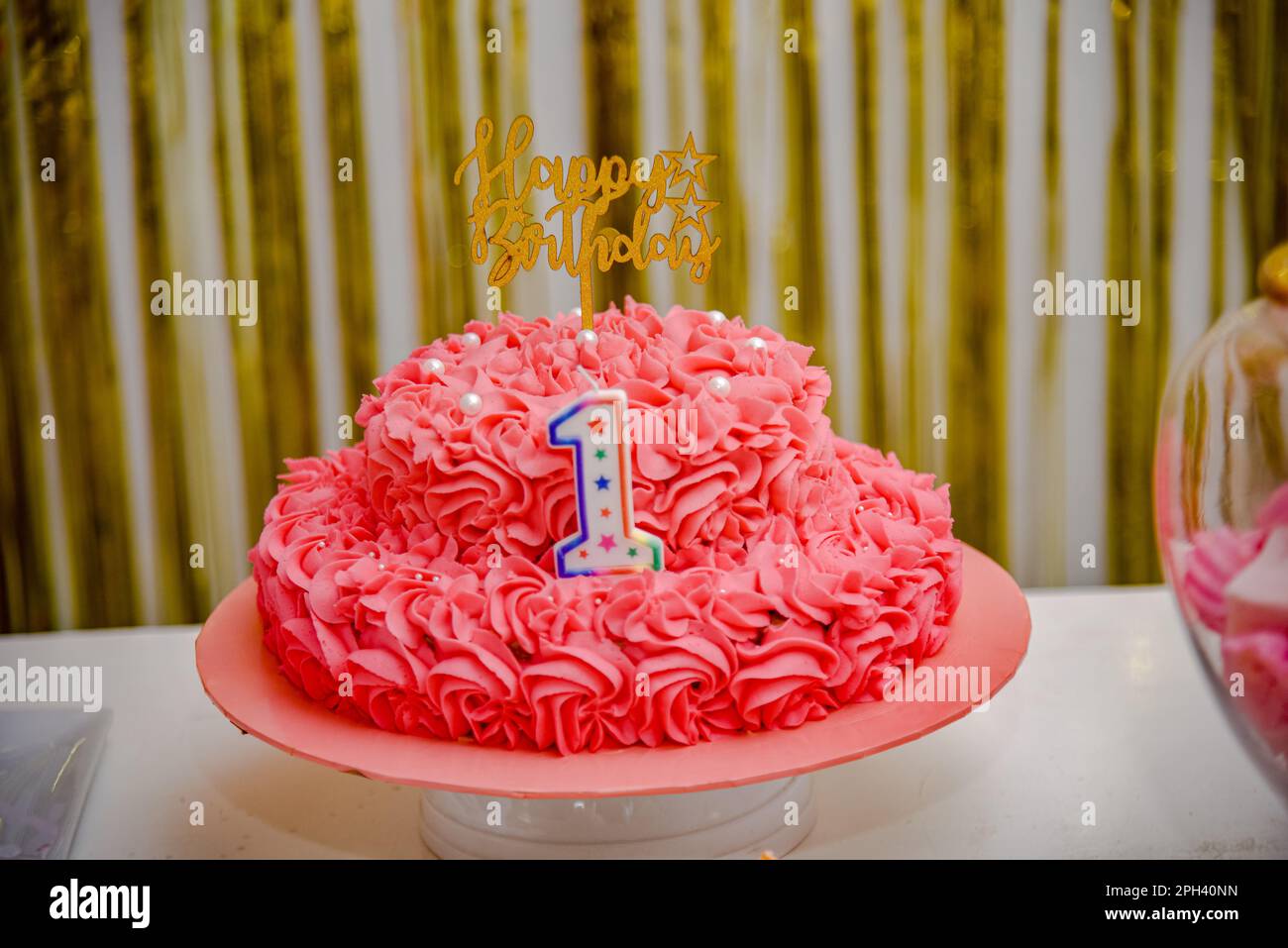 Ideas para decorar la fiesta del primer cumpleaños de una niña fotografías  e imágenes de alta resolución - Alamy