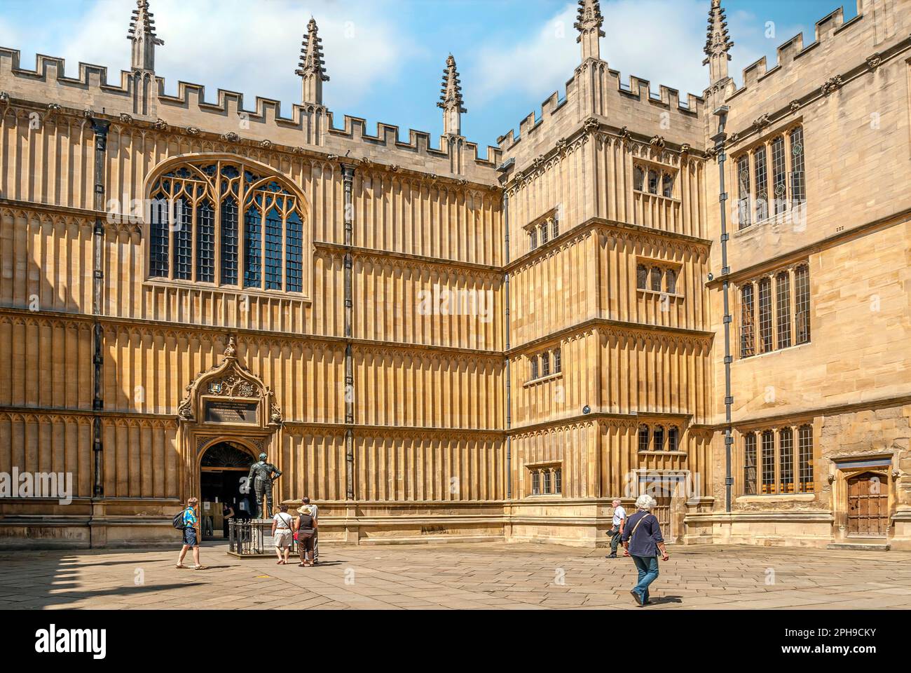 Patio de la Biblioteca Bodleian en Oxford, Oxfordshire, Inglaterra Foto de stock