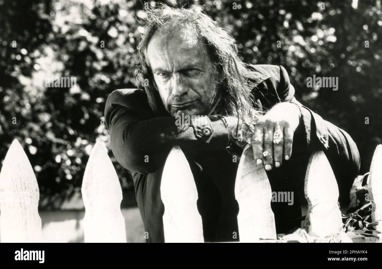 El actor Christopher Lloyd en la película Dennis the Menace, EE.UU. 1993 Fotografía de stock Alamy