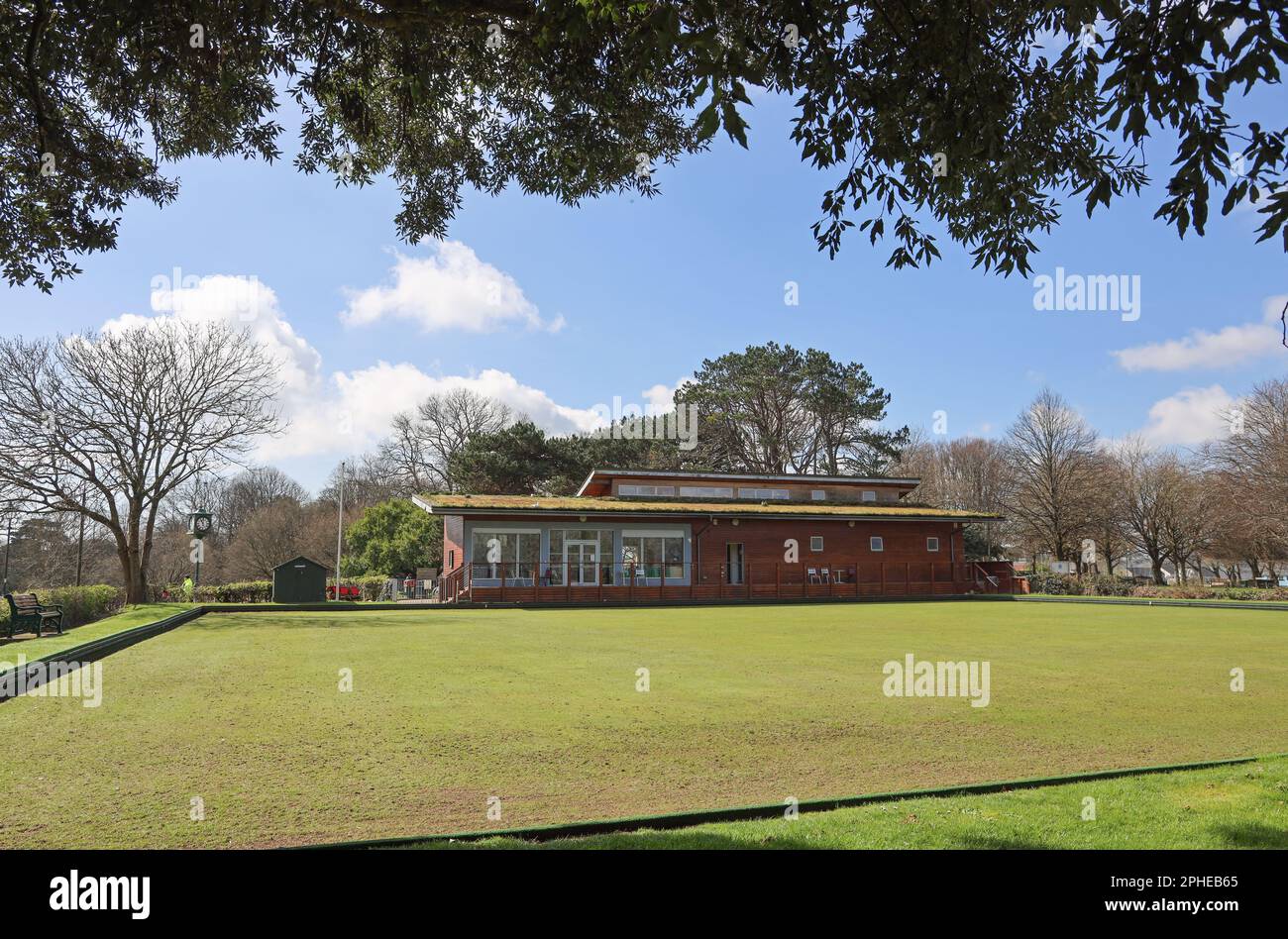 El Bowling Green en Devonport Park, Plymouth. El Pavilion Cafe es un