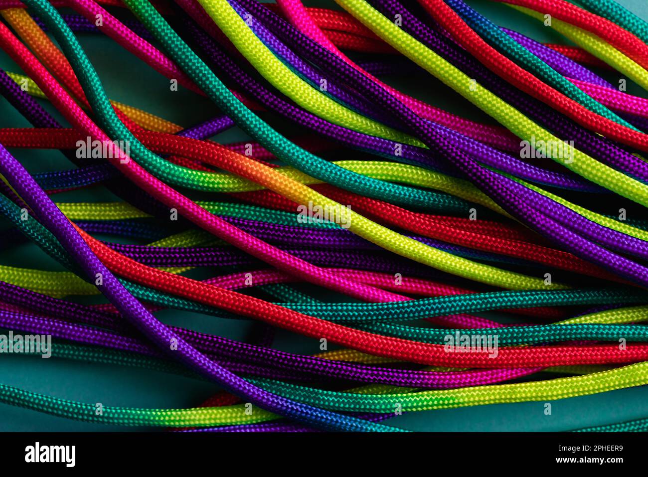Los cordones de colores brillantes de distintos colores Fotografía de stock  - Alamy