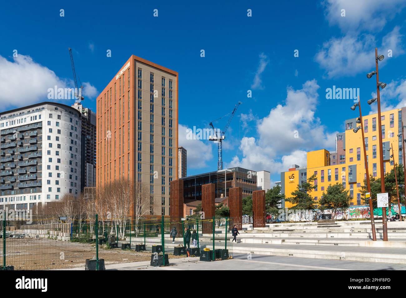 Edificios de alojamiento para estudiantes en Eastside City Park y Millennium Point en Birmingham Foto de stock