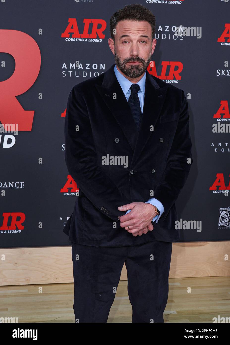 WESTWOOD, LOS ANGELES, CALIFORNIA, EE.UU. - 27 DE MARZO: El actor y  cineasta estadounidense Ben Affleck llega al estreno mundial de Amazon  Studios y Skydance Media 'Air' celebrado en el Regency Village