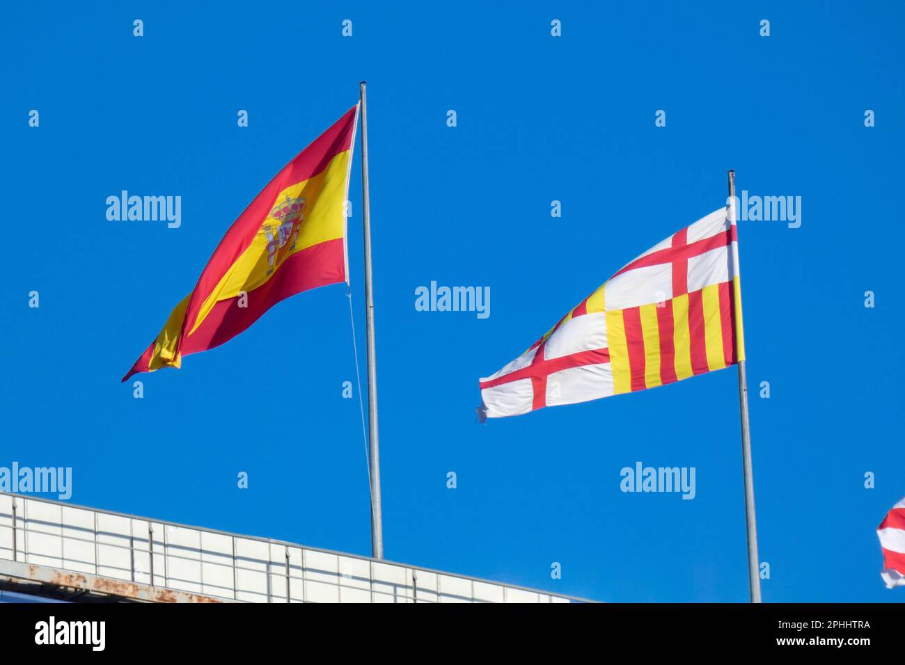 Banderas de diferentes países y equipos deportivos, banderas con rayas de diferentes colores. Foto de stock