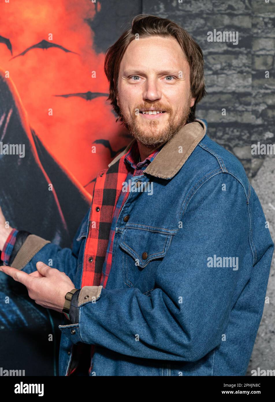 Josh Mikel asiste al estreno de Universal Pictures Renfield en el MoMA ...