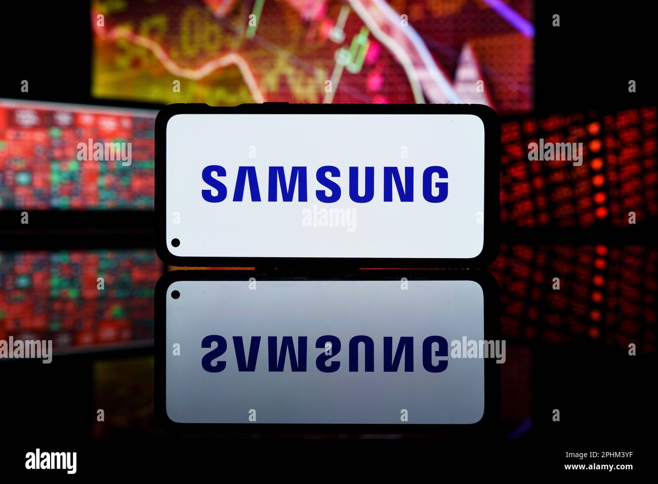 Las acciones de la compañía Samsung cayeron en el mercado bursátil. Crisis  financiera y fracaso de la empresa Samsung Fotografía de stock - Alamy