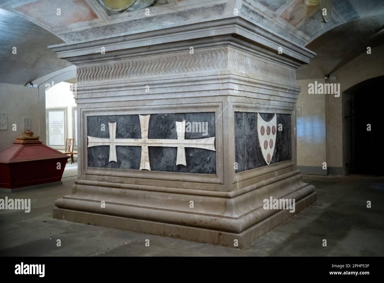 Tumba de Verrochio de Cosimo el Viejo en la cripta de la iglesia de San Lorenzo, Florencia Foto de stock