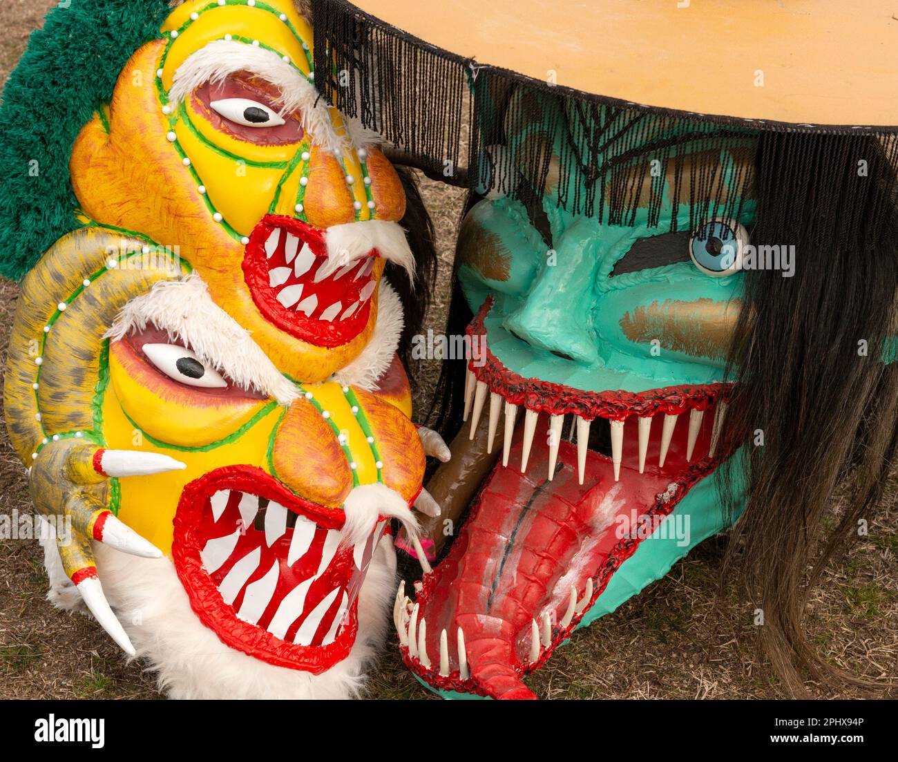 Las extrañas mascaras fotografías e imágenes de alta resolución - Alamy