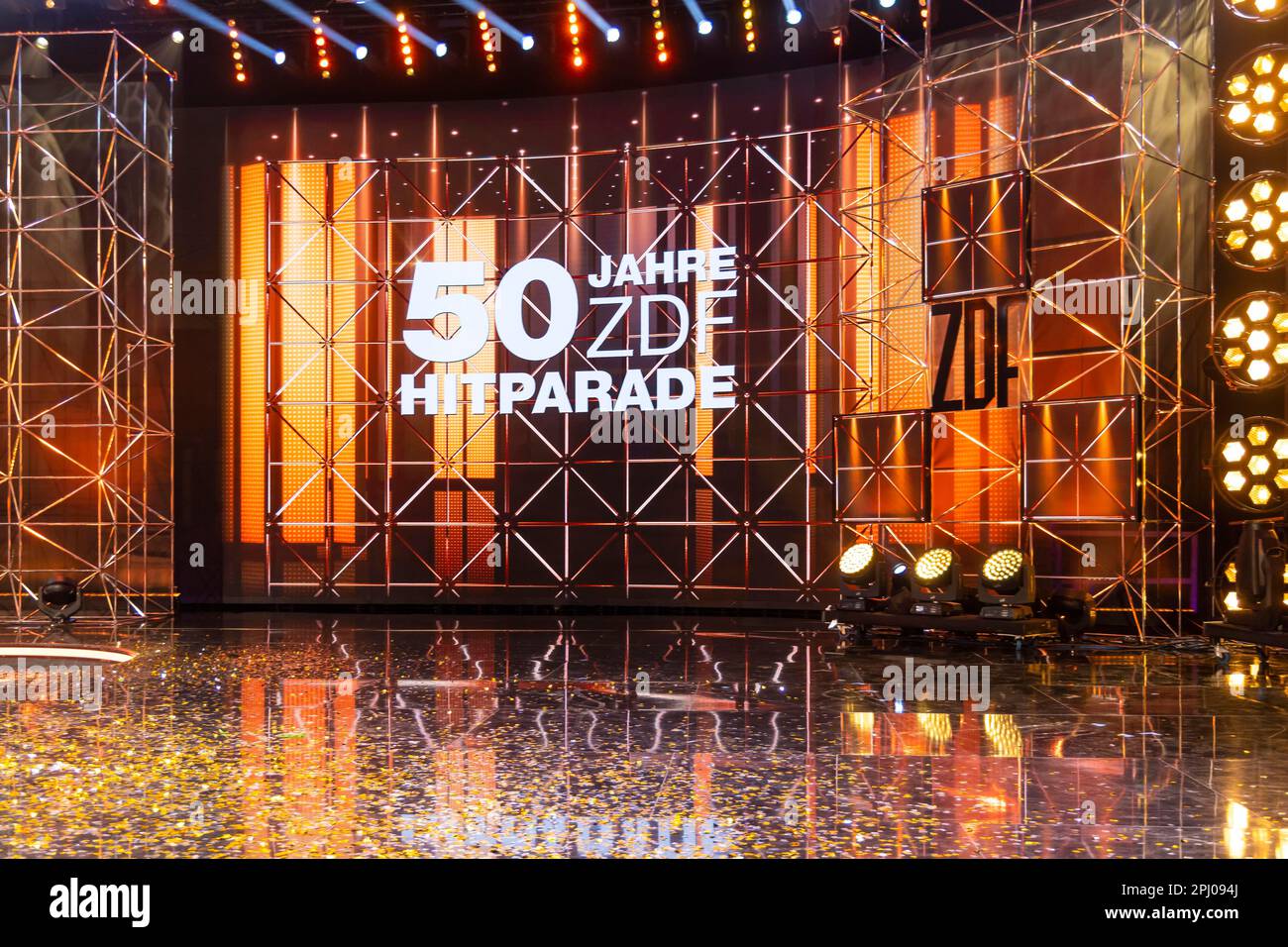 50 años de ZDF Hitparade, espectáculo de aniversario del clásico de la televisión con canciones de éxito y artistas de desfile de éxito, grabación en el Baden-Arena en Offenburg Foto de stock
