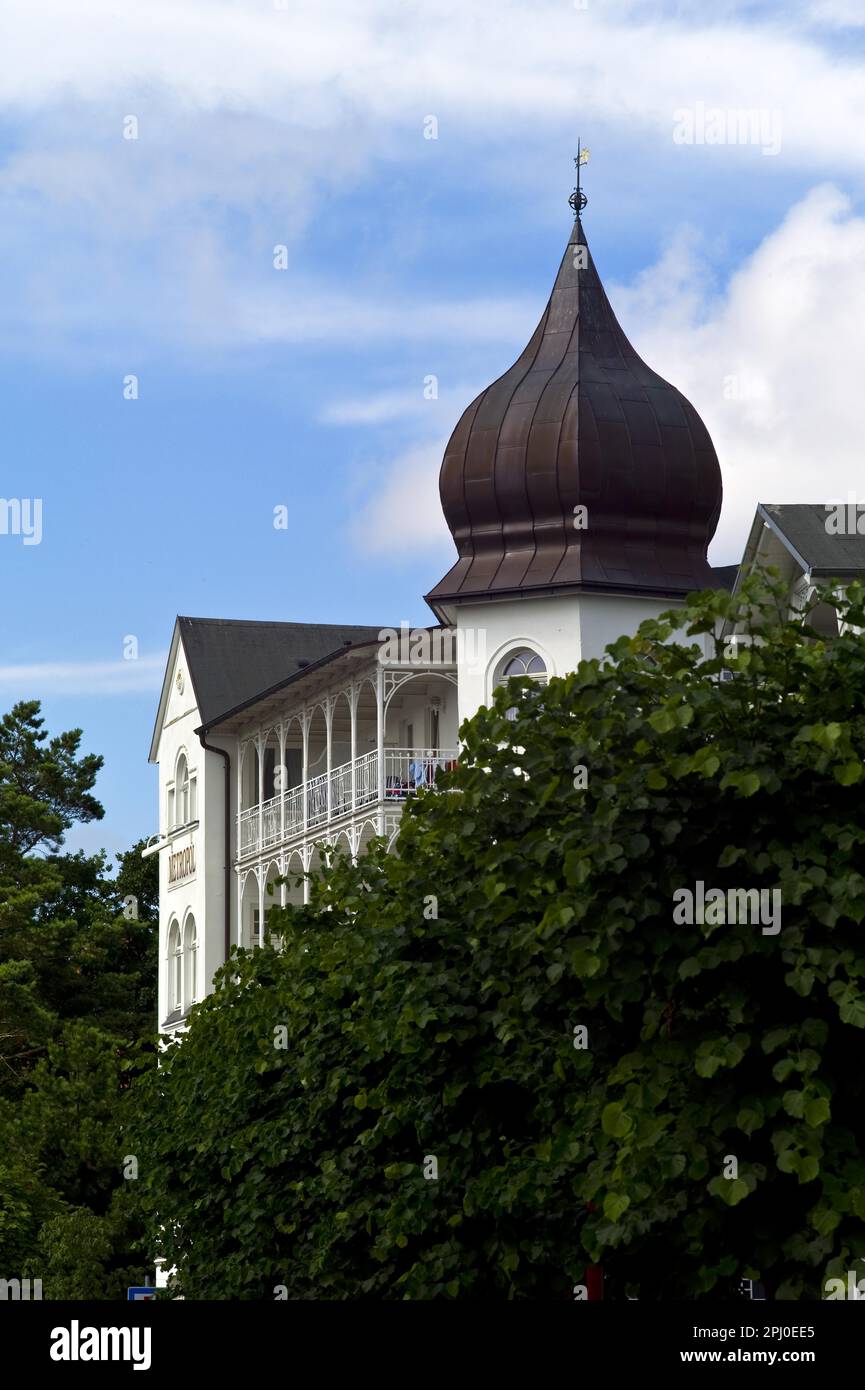 Binz, Margaretenstrasse, Hotel con cúpulas de cebolla, Hotel Metropol, Ruegen, Mecklemburgo-Pomerania Occidental, ALEMANIA Foto de stock