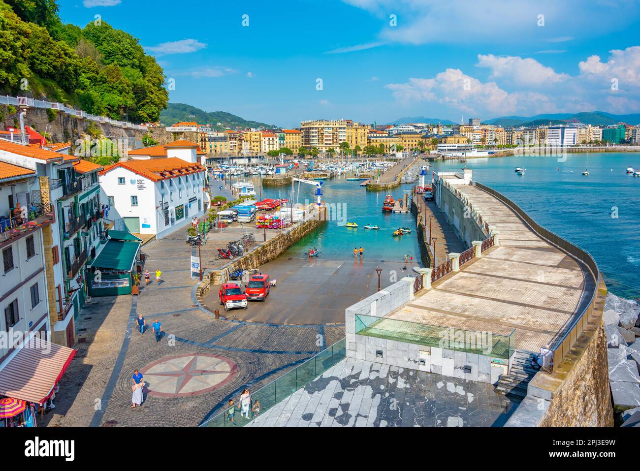 San Sebastián, España, 2 de junio de 2022: Puerto deportivo en el puerto  español de San Sebastián, España Fotografía de stock - Alamy
