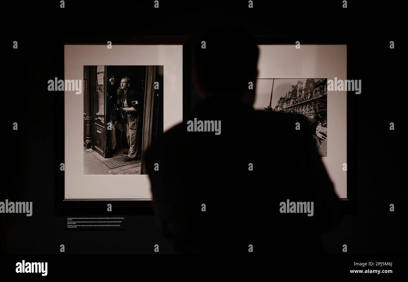 A man at the Robert Capa exhibition, 'Retrospectiva', at the Palacio de