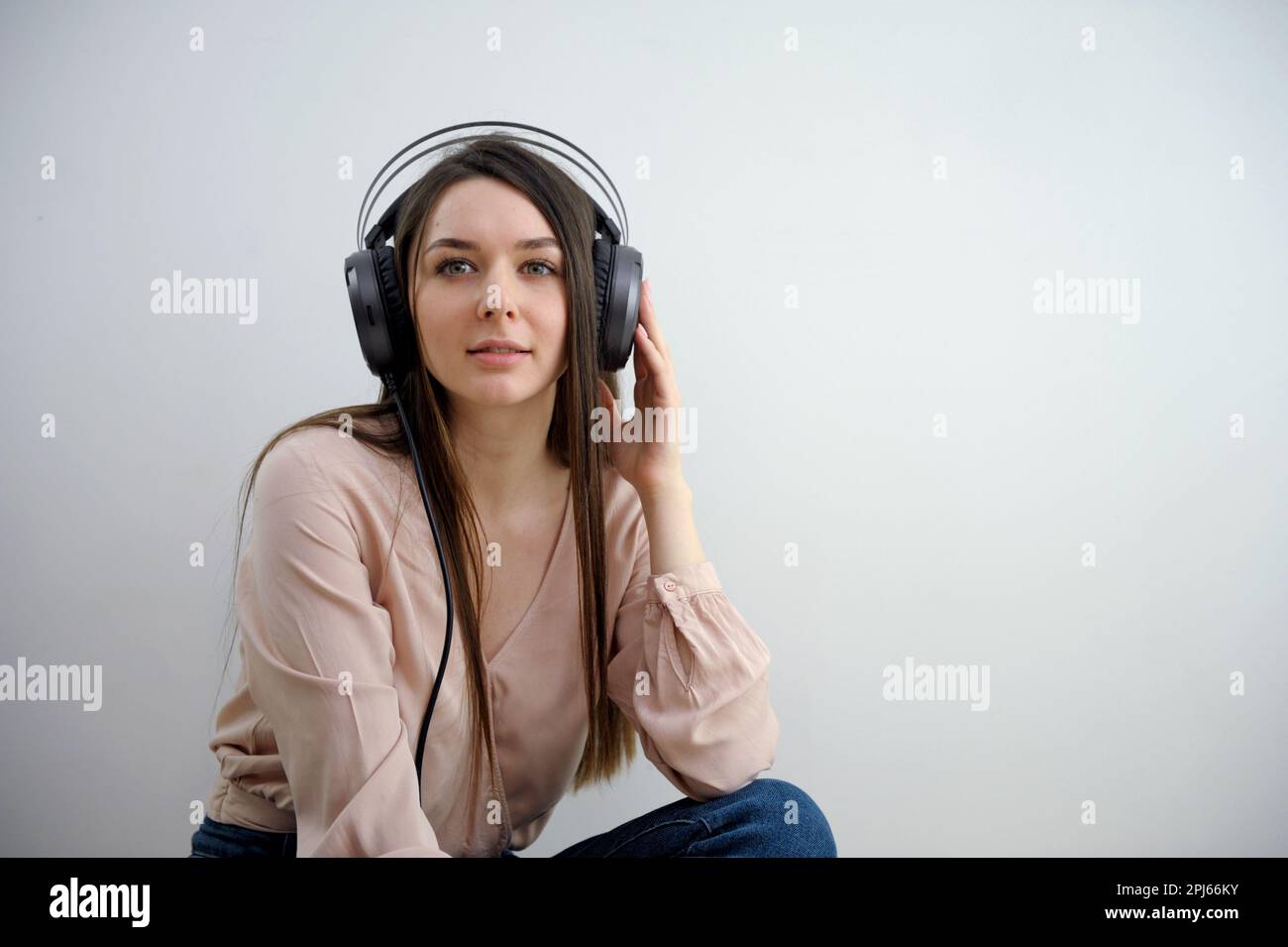 Auriculares grandes fotografías e imágenes de alta resolución - Alamy