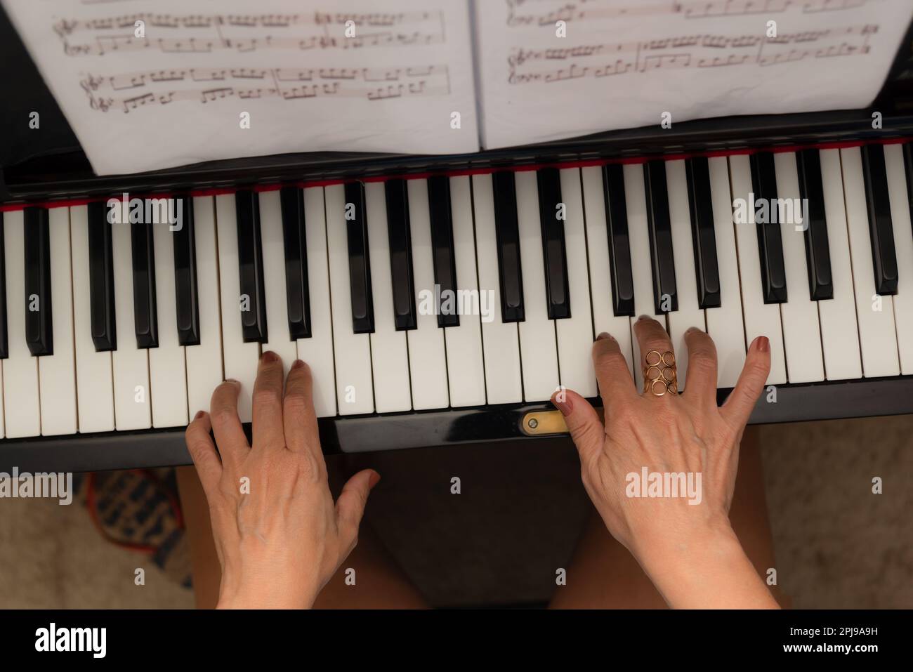 Musica clasica para piano fotografías e imágenes de alta resolución - Alamy