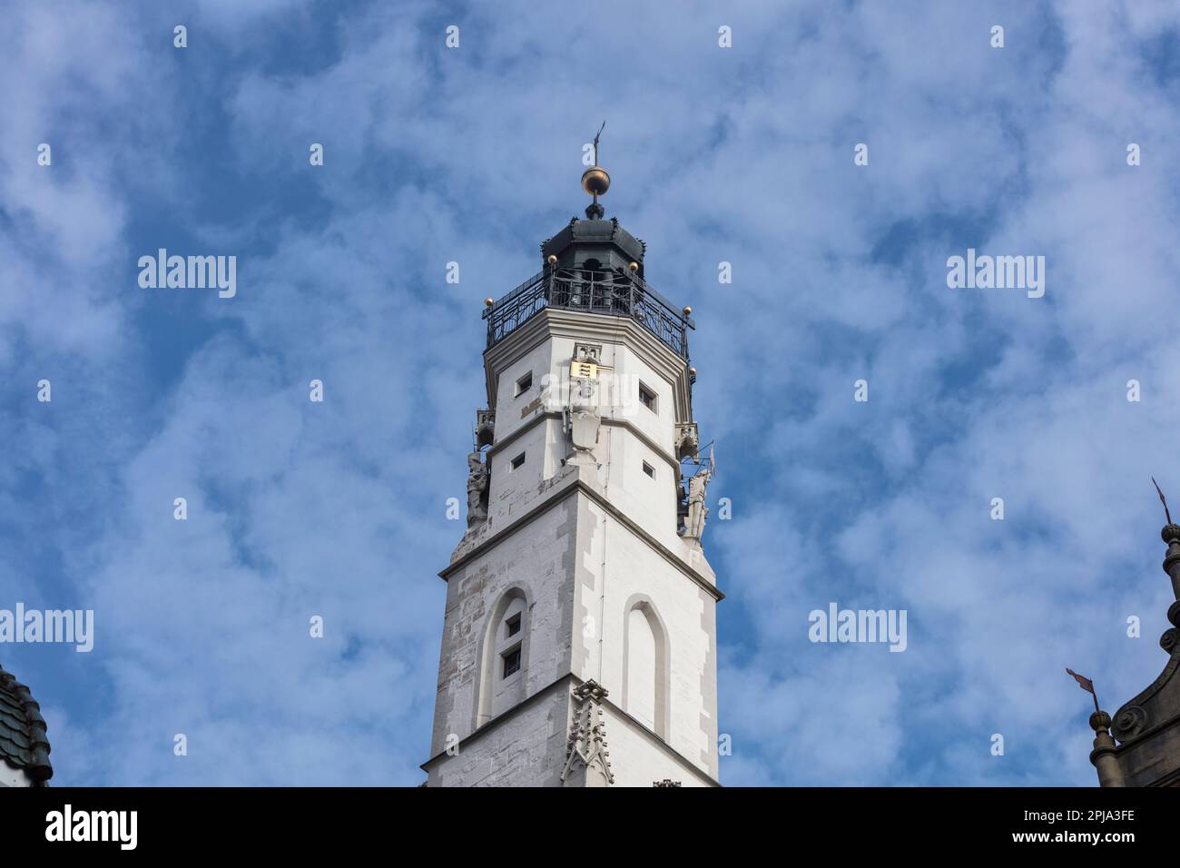 Torre de observación del ayuntamiento del siglo XIV - Rathaus - en estilo renacentista y gótico - en la plaza del mercado Marktplatz, Ciudad Vieja, Altstadt, Rothenburg. Foto de stock