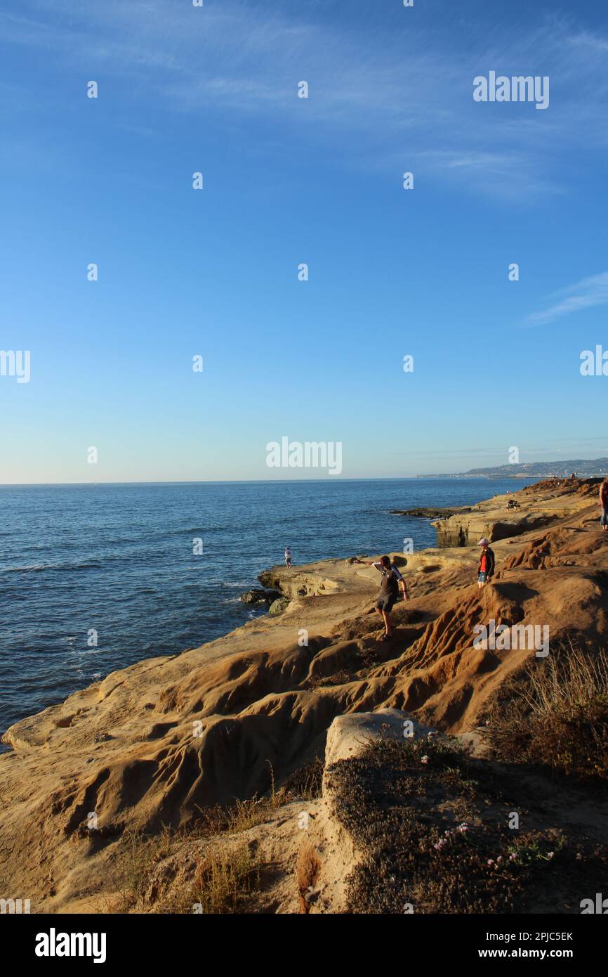 Imagen en la hora dorada en Sunset Cliffs en San Diego, CA. Foto de stock