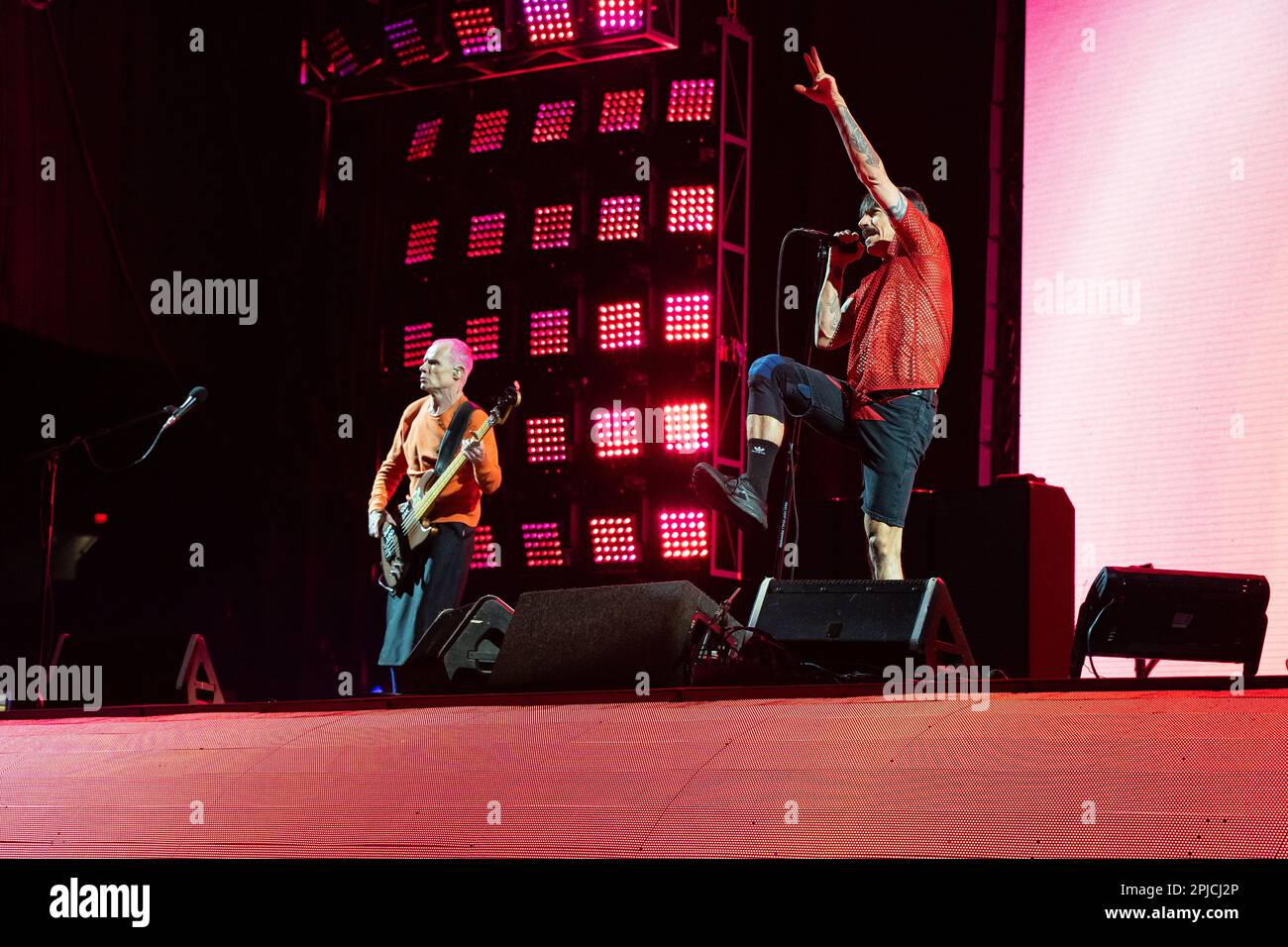 Red Hot Chili Peppers actuando en el estadio BC Place en Vancouver, BC