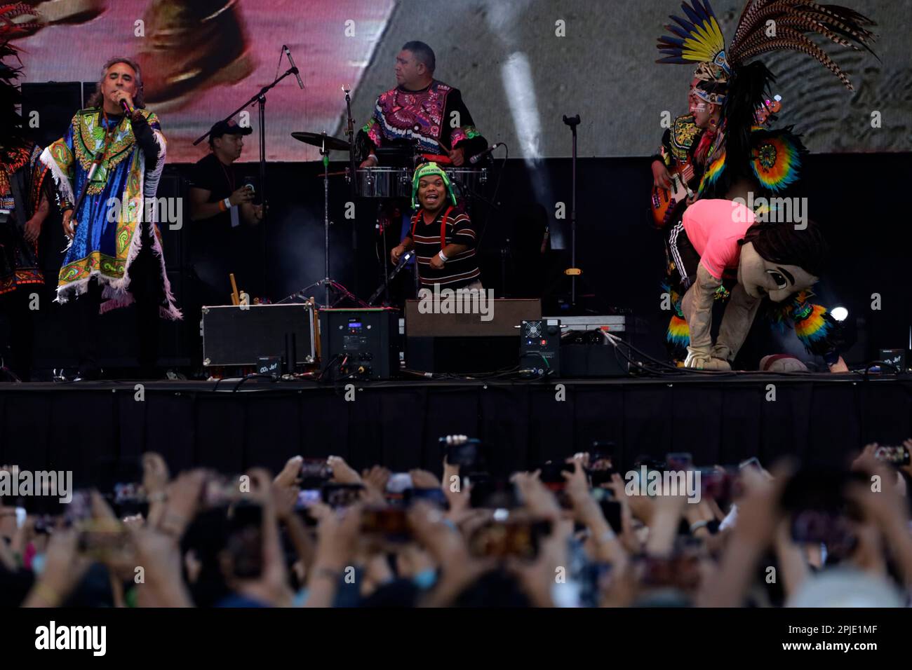 Cumbia andina mexicana fotografías e imágenes de alta resolución Alamy