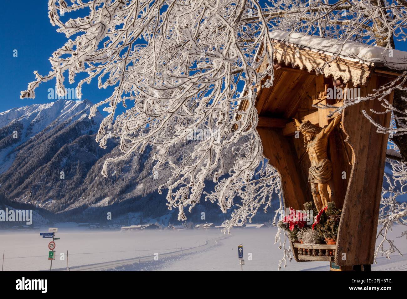 Mañana de invierno, Neukirchen, Pinzgau, Austria Foto de stock