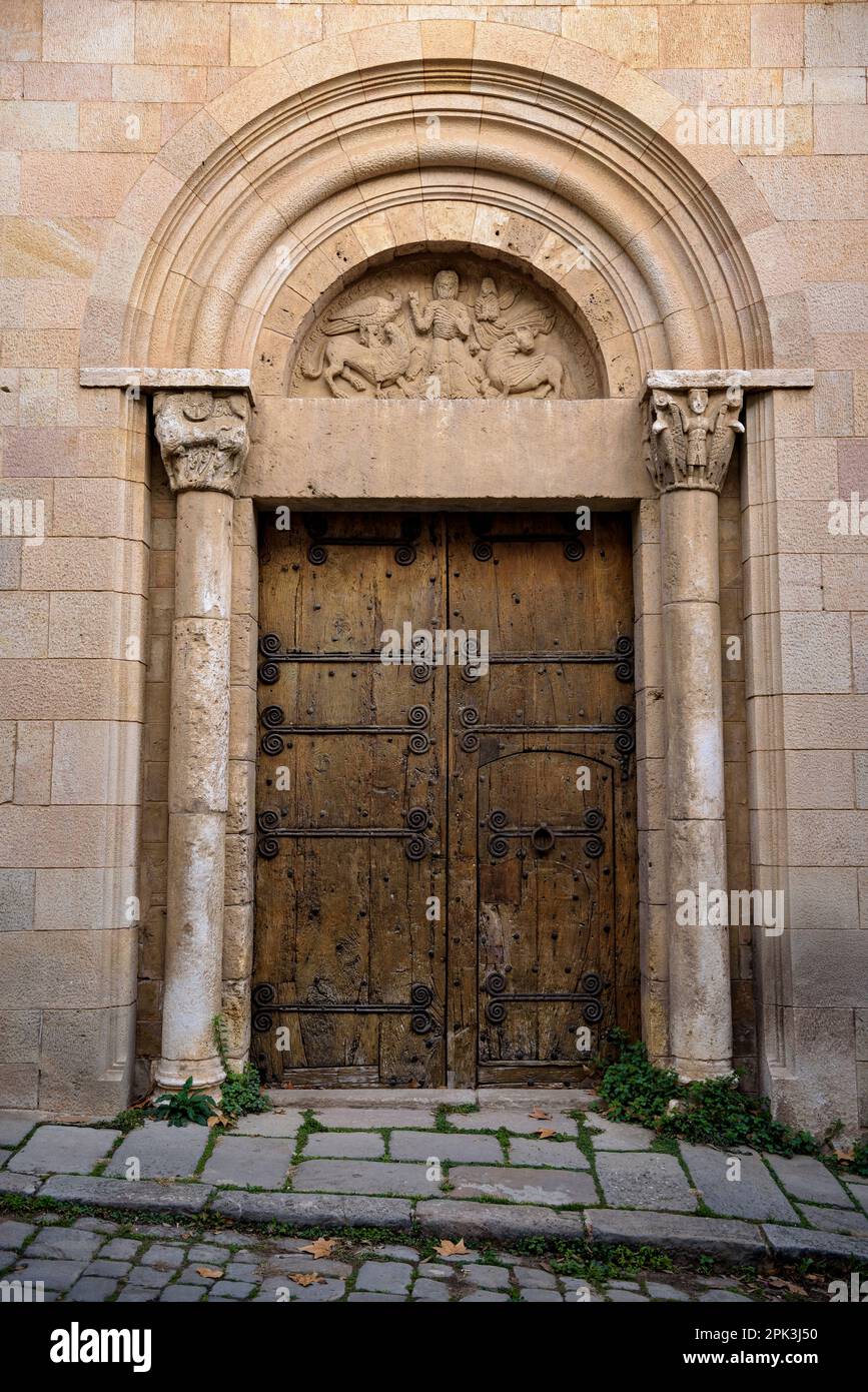 ESP: Detalle de la puerta del convento del Monasterio de Pedralbes (Barcelona, Cataluña, España) ESP: Detalle de la puerta del convento Foto de stock