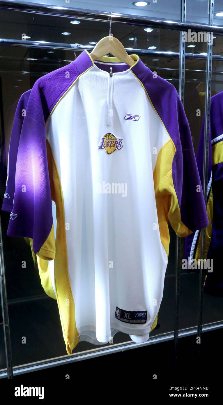 5 de abril de 2023, Ciudad de Nueva York, Nueva York, EE.UU.: Una vista del 'Juego de 81 Puntos' de Kobe Bryant Los Angeles Lakers usó la camiseta de tiro estimada en