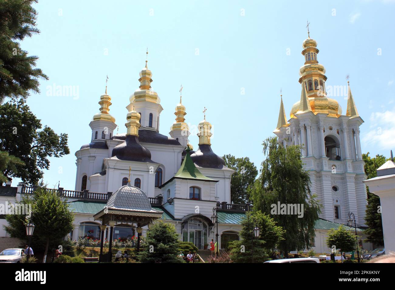 Iglesia de la Natividad de la Madre de Dios, Campanario de las Cuevas Far, Baja Lavra, Kiev, Ucrania Foto de stock