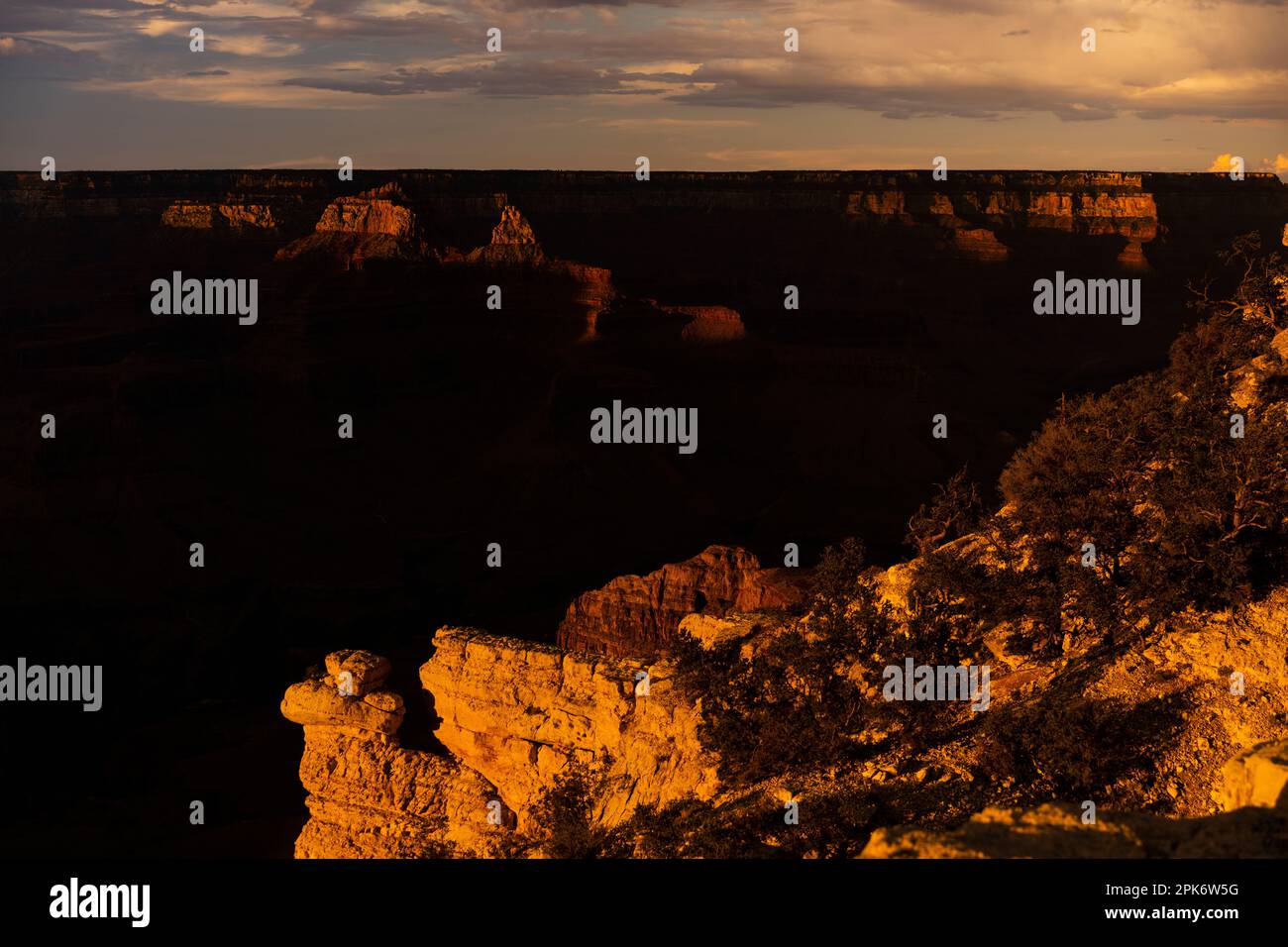 Majestuoso cañón al atardecer, Arizona, EE.UU Foto de stock