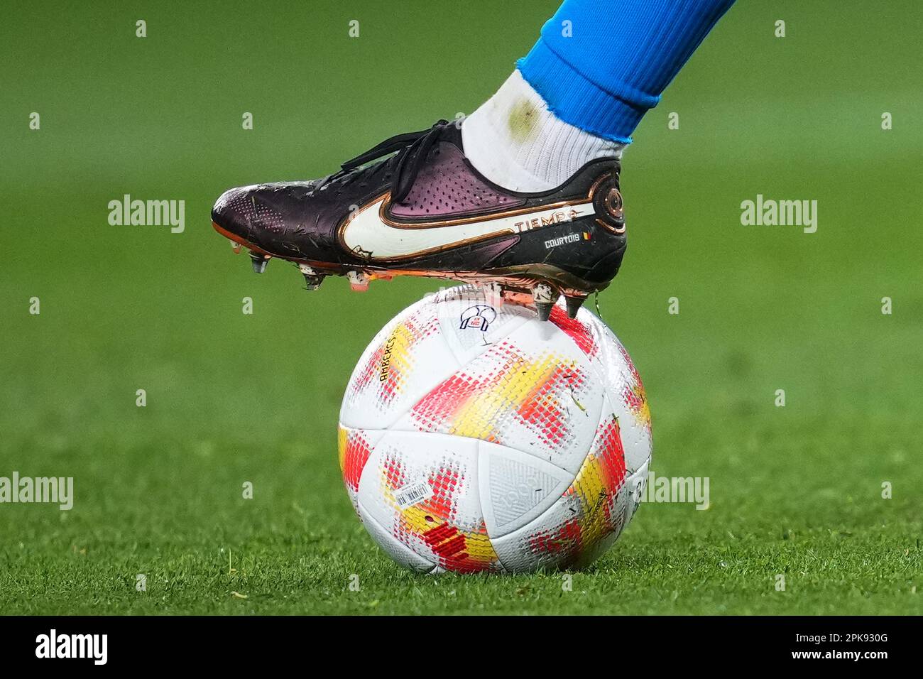 Thibaut Courtois del Real Madrid Nike Tiempo bota durante el partido de  Copa del Rey, semifinales, partido de ida, entre el FC Barcelona - Real  Madrid. Jugó en el Spotify Camp Nou