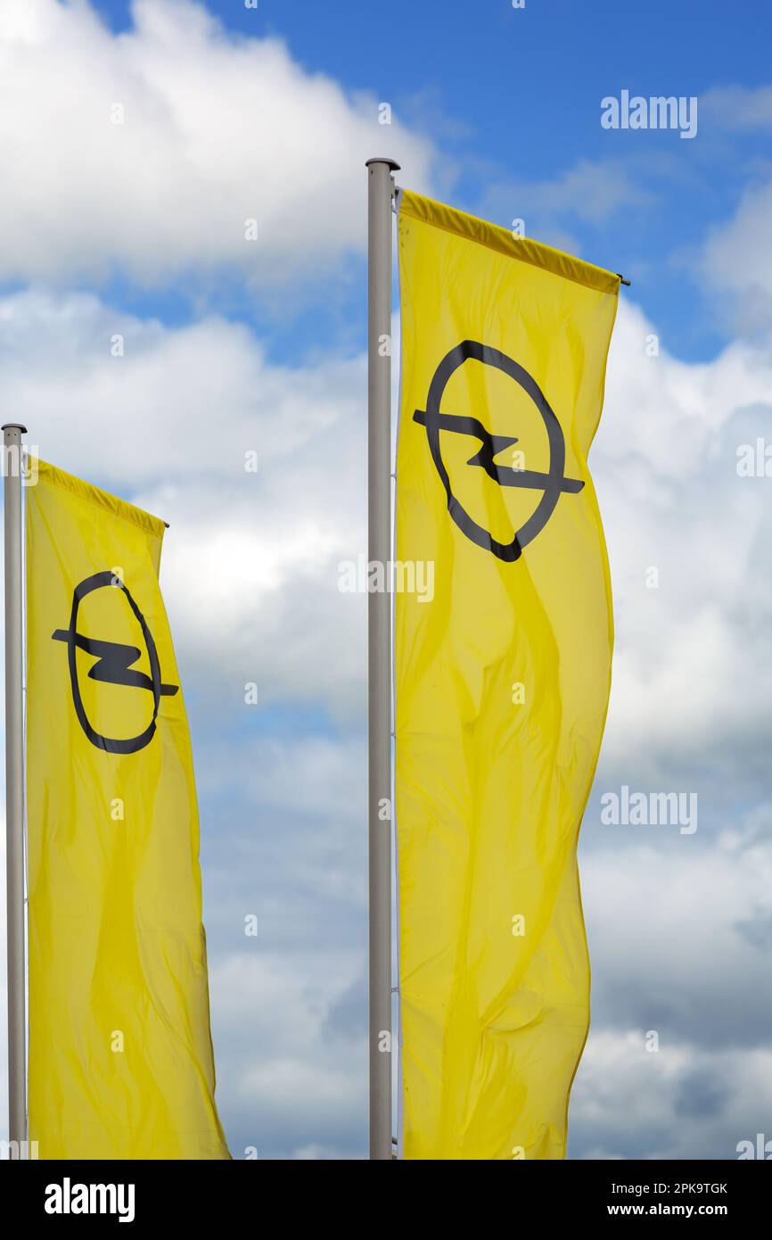 30.04.2018, Alemania, Saarland, Voelklingen - Opel banderas. 00A180430D121CAROEX.JPG [VERSIÓN MODELO: NO APLICABLE, VERSIÓN PROPIEDAD: NO (c) caro imágenes Foto de stock