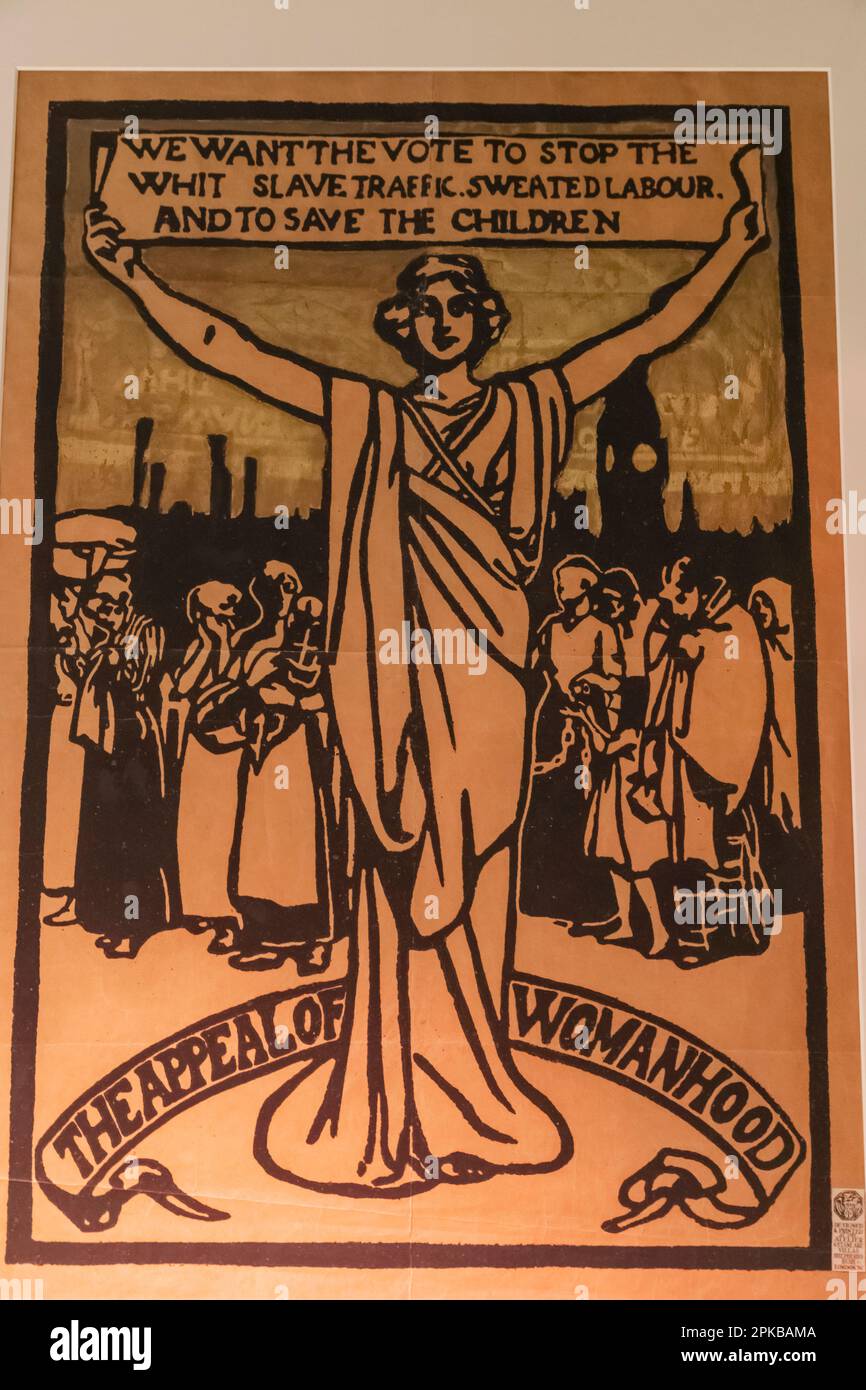 Inglaterra, Londres, Poster histórico pro-sufragio diseñado por la Artisit Louise Jacobs para promover la campaña Votos por las Mujeres Foto de stock