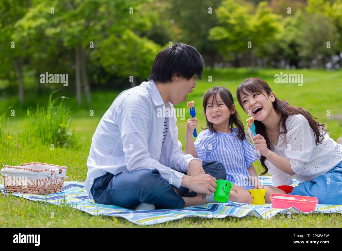 Las familias tienen un picnic Foto de stock