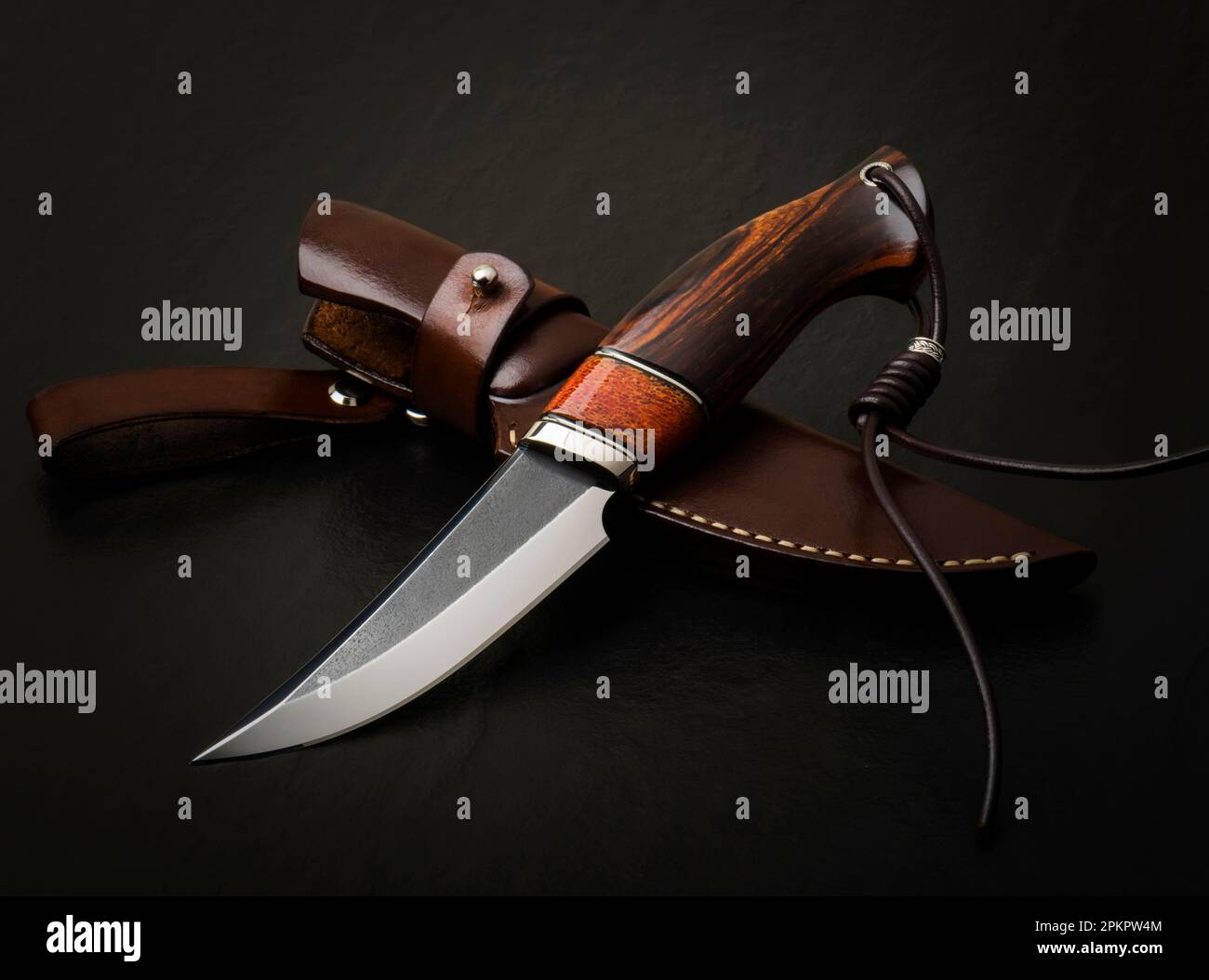Un cuchillo militar de combate utilizado como arma de combate Fotografía de  stock - Alamy