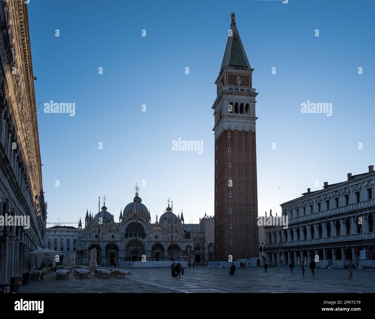 Detalle arquitectónico de la Piazza San Marco (Plaza de San Marcos), la principal plaza pública de Venecia, Italia Foto de stock
