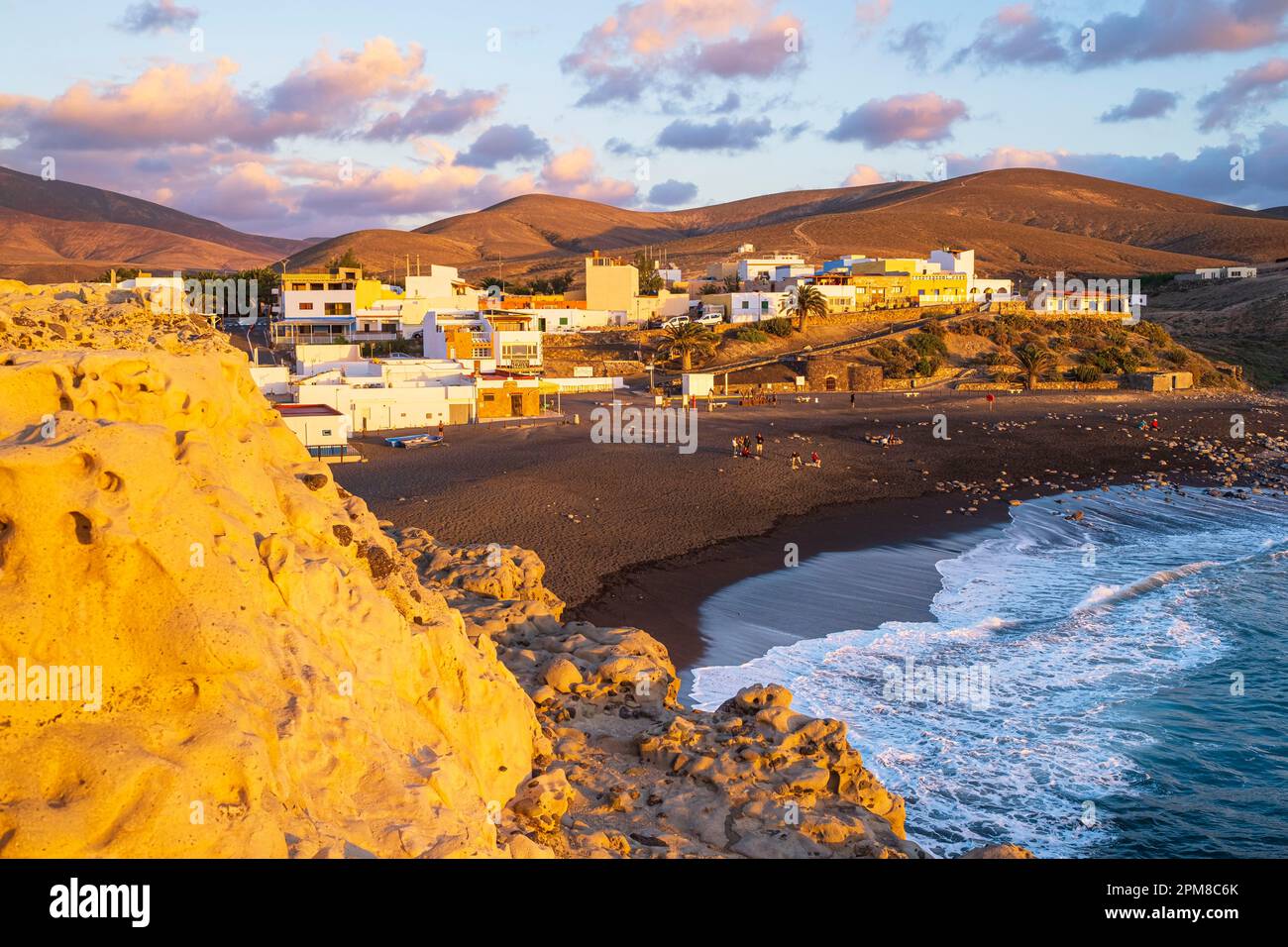 España, Islas Canarias, Fuerteventura, Betancuria Rural Park, municipality  of Pajara, El Monumento Natural de Ajuy, un espacio natural protegido que  cuenta con las rocas más antiguas de las Islas Canarias Fotografía de