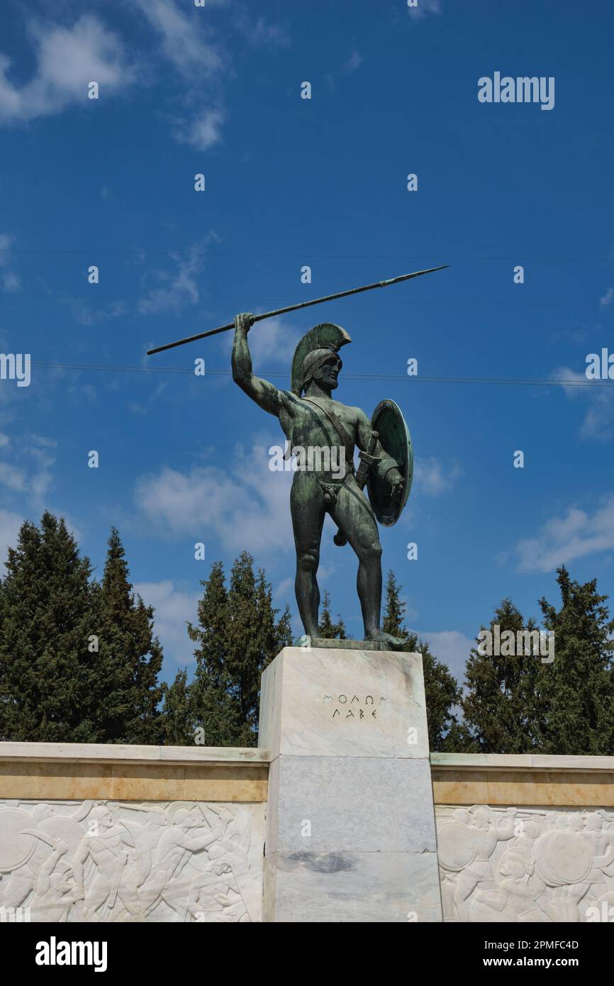 Tradução Da Inscrição: Venha E Pegue. Memorial De Leonidas E Esparta 300,  Grécia - Abril De 2017 Fotos, retratos, imágenes y fotografía de archivo  libres de derecho. Image 91352293