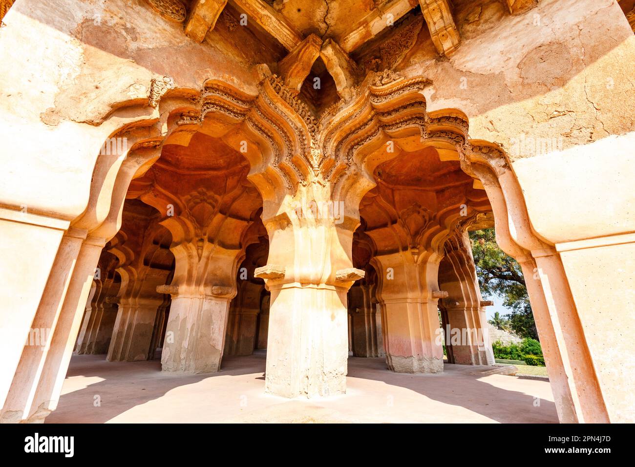 Exterior del Lotus Mahal (Chitrangi Mahal) en Hampi, Karnataka, India, Asia Foto de stock