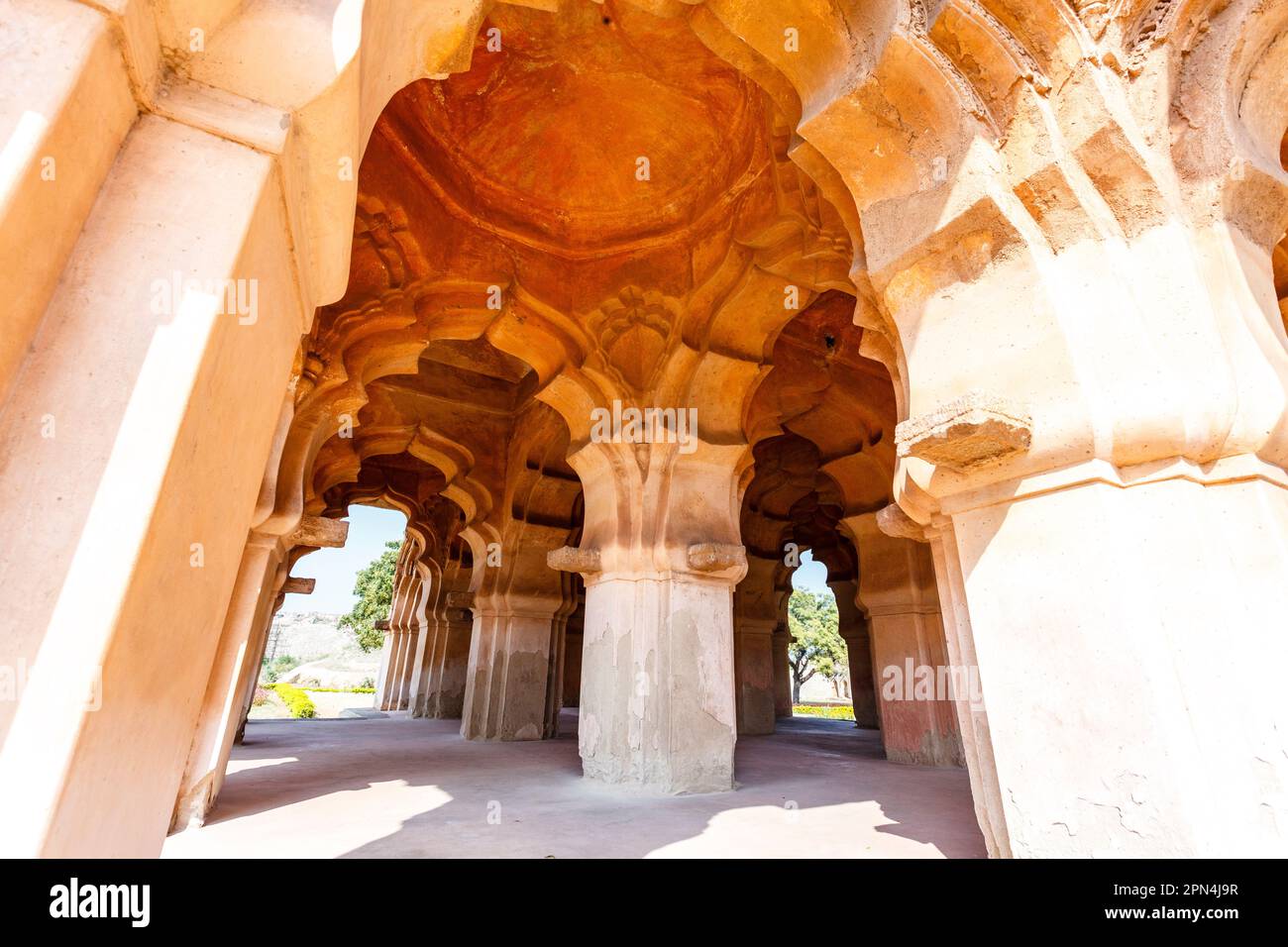 Exterior del Lotus Mahal (Chitrangi Mahal) en Hampi, Karnataka, India, Asia Foto de stock