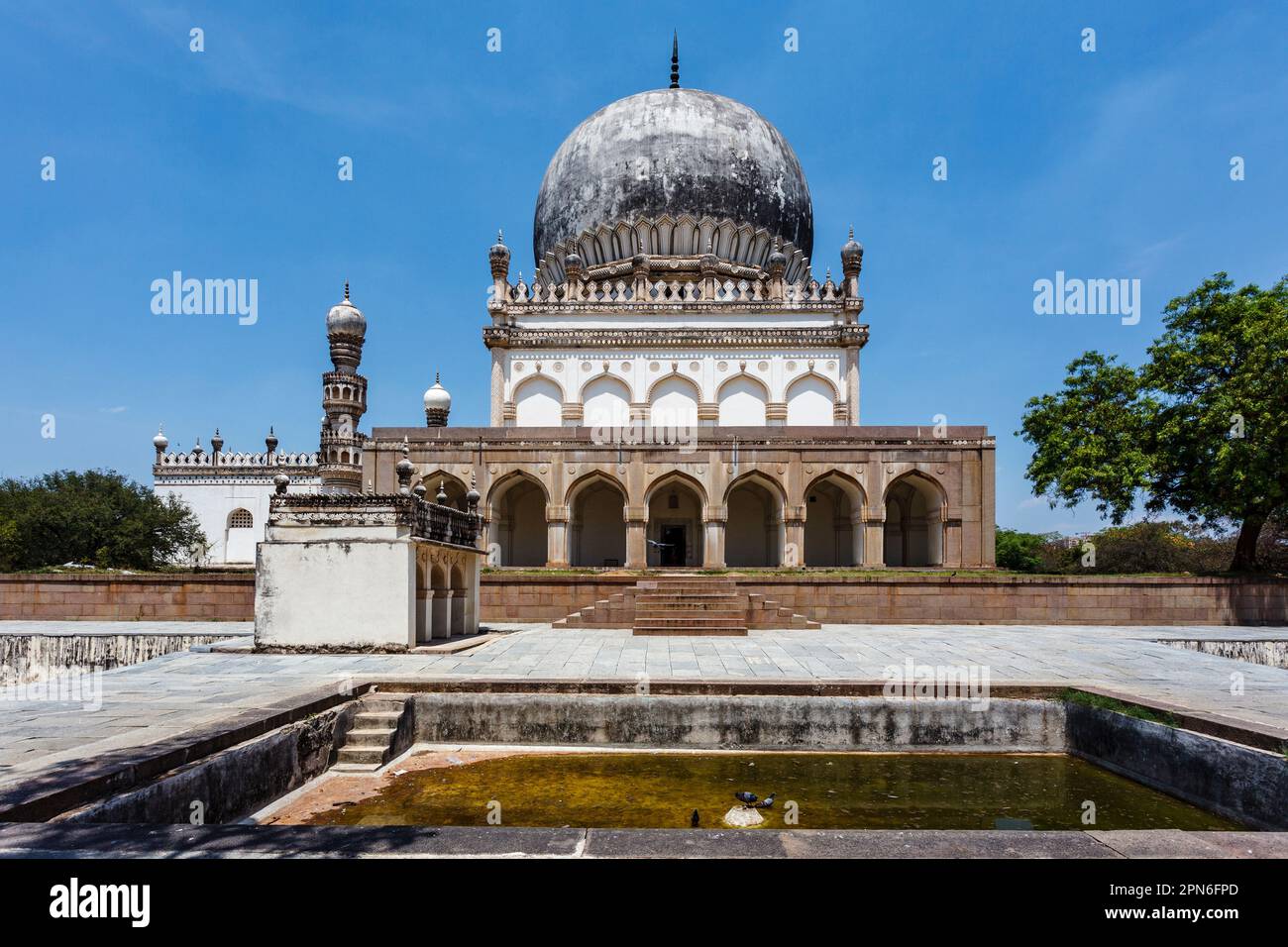 Exterior de la Tumba de Begum Hayat Baksh, Tumbas Qutub Shahi, Hyderabad, Telangana, India, Asia Foto de stock