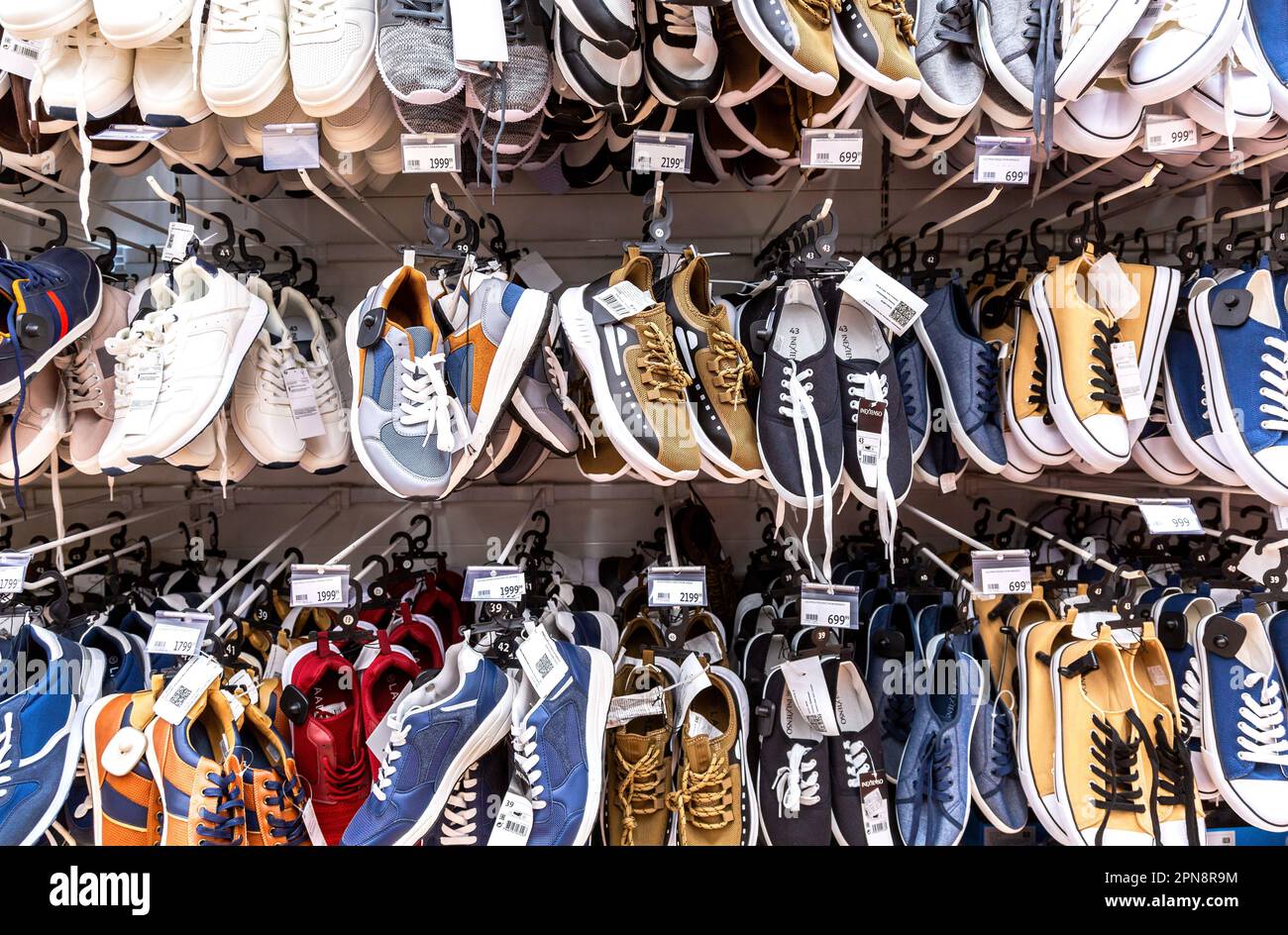 La zona tienda de zapatillas colonial sale