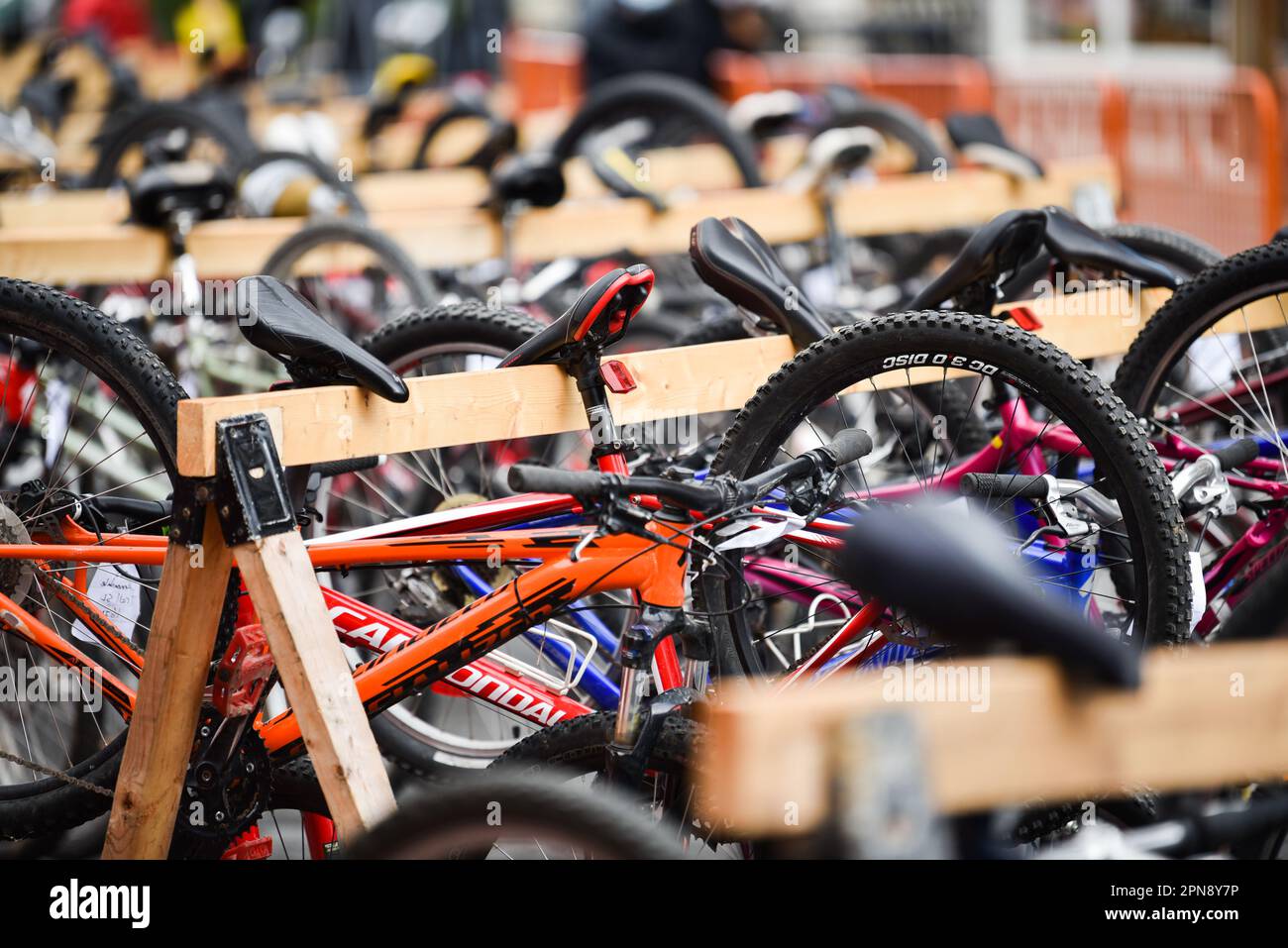 Bicycles for sale fotografías e imágenes de alta resolución - Alamy