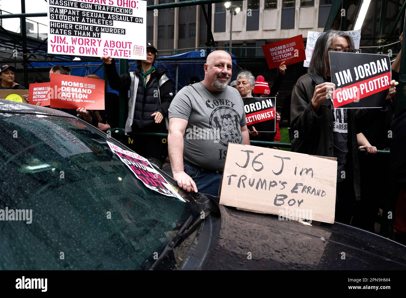Nueva York, EE.UU. 17th de abril de 2023. Los manifestantes con